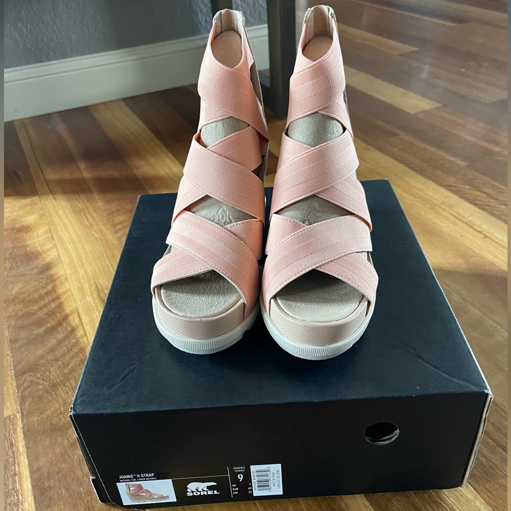 Women’s size 9 Sorel Shoes Brand new in box Color; pink
